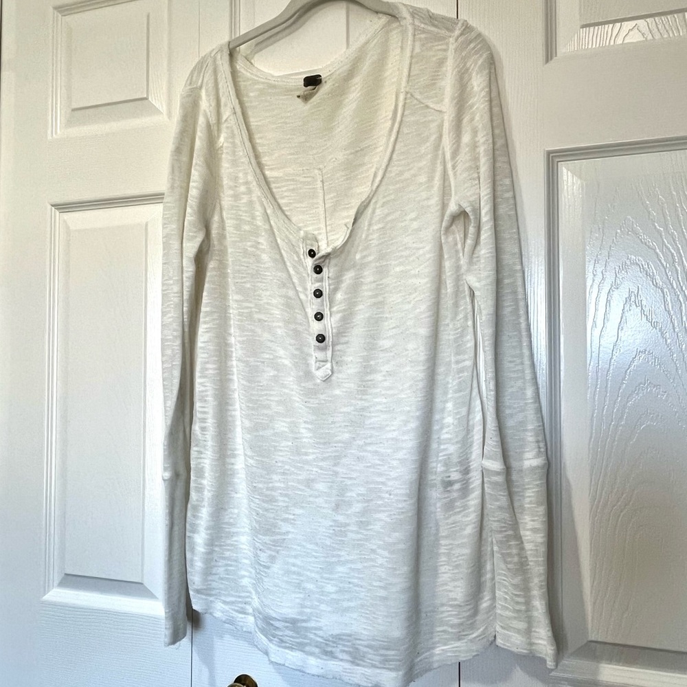 Free People. We the Free. Off-white oversized Henley. Size M